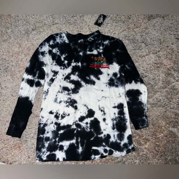 (2) Boys long sleeve NWT shirts size 10/12 - Picture 4 of 4